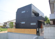 黒いガルバのボックスハウス